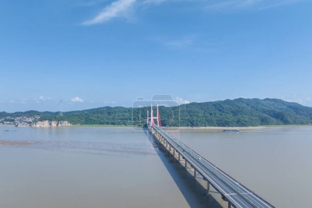 Foto de Vista aérea del puente del lago Poyang, ciudad de Jiujiang, provincia de Jiangxi, China - Imagen libre de derechos