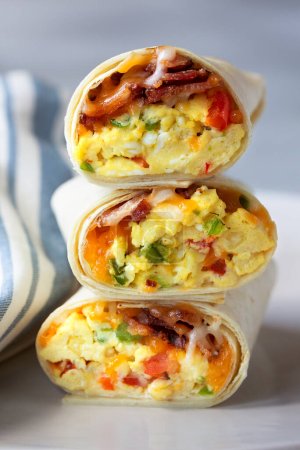 Téléchargez les photos : Make-Ahead Petit déjeuner Burritos pour toute la famille - en image libre de droit