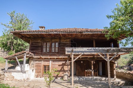 Foto de Detalle de una casa de estilo renacimiento búlgaro. Enfoque selectivo con profundidad de campo poco profunda. - Imagen libre de derechos