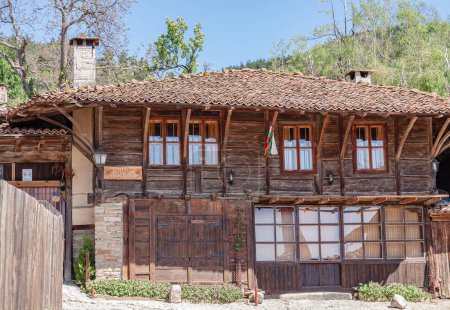 Foto de Detalle de una casa de estilo renacimiento búlgaro. Enfoque selectivo con profundidad de campo poco profunda. - Imagen libre de derechos