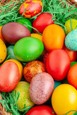 Foto de Huevos de Pascua pintados según cánones ortodoxos. Enfoque selectivo con profundidad de campo poco profunda. - Imagen libre de derechos