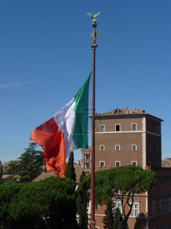 Téléchargez les photos : Rome est la capitale de l'Italie. Avec environ trois millions d'habitants, c'est la plus grande ville d'Italie. - en image libre de droit