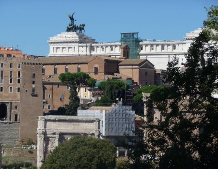 Foto de Roma es la capital de Italia. En torno a tres millones, es la ciudad más grande de Italia - Imagen libre de derechos