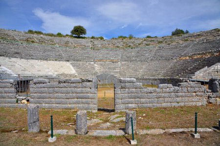 Téléchargez les photos : DODONA, GRÈCE - 25 AOÛT : Théâtre antique de Dodona, le 25 août 2022. à Dodona, Grèce - en image libre de droit