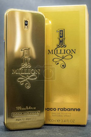 Foto de HELSINGBORG, SUECIA - 10 de noviembre de 2023: Paco Rabanne 1 Millón EDT perfume de lujo para hombres. - Imagen libre de derechos