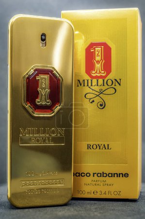 Foto de HELSINGBORG, SUECIA - 10 de noviembre de 2023: Paco Rabanne 1 Million Royal perfume de lujo de 100 ml para hombres. - Imagen libre de derechos