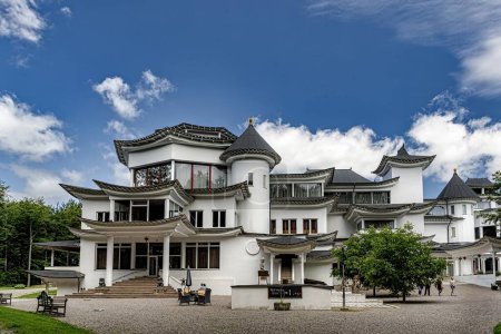 Foto de JONSTORP, SUECIA - 18 de julio de 2021: El edificio principal del santuario de Yangtorp en Skane. - Imagen libre de derechos