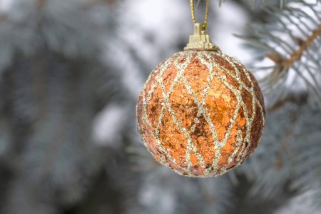 Foto de Christmas tree ball ornament hanging on branch of fir tree outdoor - Imagen libre de derechos