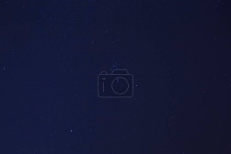 Foto de Abstract natural background: stars in dark blue night sky - Imagen libre de derechos