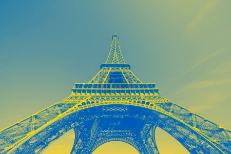 Foto de Sight of Eiffel Tower in Paris colored in colors of Ukrainian flag - Imagen libre de derechos