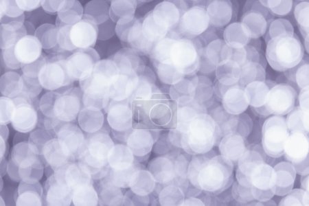 Téléchargez les photos : Abstrait fond de vacances : couleurs violettes cercles bokeh - en image libre de droit