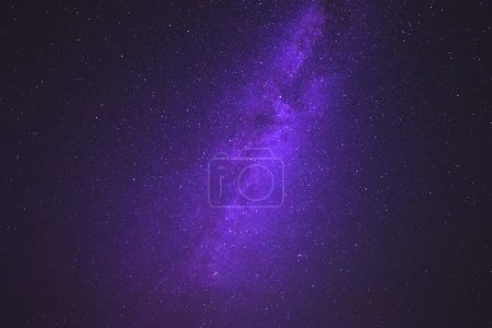 Foto de Vista de la galaxia Vía Láctea en el cielo nocturno estrellado - Imagen libre de derechos