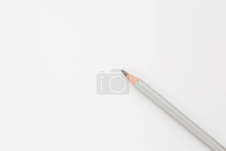 Foto de Lápiz de crayón que pone en blanco hoja de papel en blanco - Imagen libre de derechos