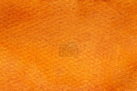 abstrakter künstlerischer Hintergrund: Nahaufnahme von mit orangefarbener Farbe gefärbter Papiertextur