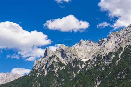Foto de Vista de las montañas de Karwendel cerca de Mittenwald, Alemania. - Imagen libre de derechos