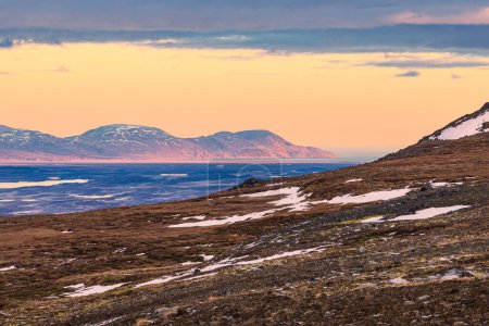 Téléchargez les photos : Lac et paysage à l'est de l'Islande. - en image libre de droit