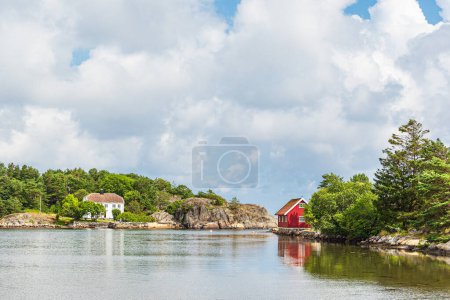 Téléchargez les photos : Landscape with cottage in the nature reserve Hasseltangen in Norway. - en image libre de droit
