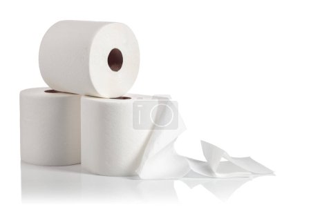 Téléchargez les photos : Rolls of paper towels are isolated on a white background. - en image libre de droit