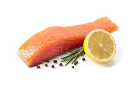 Téléchargez les photos : Raw salmon piece with rosemary, lemon, and peppercorn isolated on a white background. - en image libre de droit