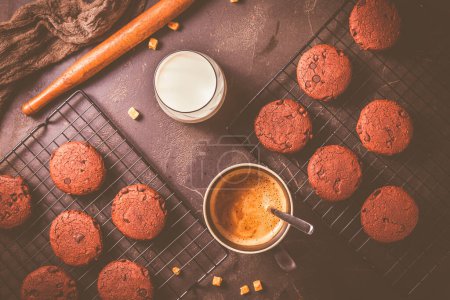 Foto de Cup of hot coffee and chocolate cookies for breakfast  or snack on wooden table - Imagen libre de derechos