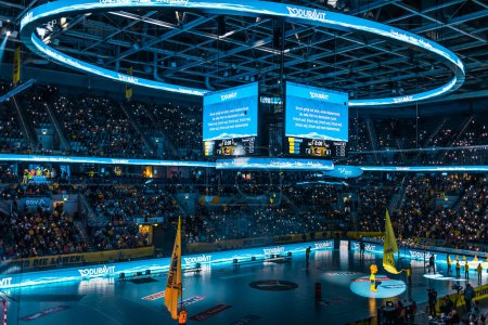 Foto de Mannheim, Germany - February 19, 2023: Handball match with viewers in of SAP Arena, one of the most high-tech in Europe - Imagen libre de derechos