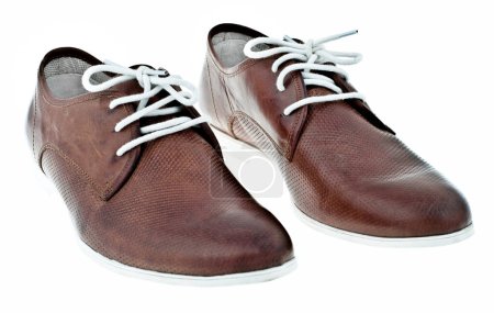 Téléchargez les photos : Photo d'une paire de Chaussures Marron sur blanc, - en image libre de droit