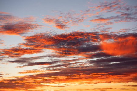 Téléchargez les photos : Colorful and dramatic clouds on sky - en image libre de droit