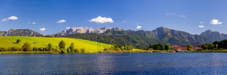 Foto de Panoramic view to alps mountain range in Bavaria, Germany - Imagen libre de derechos