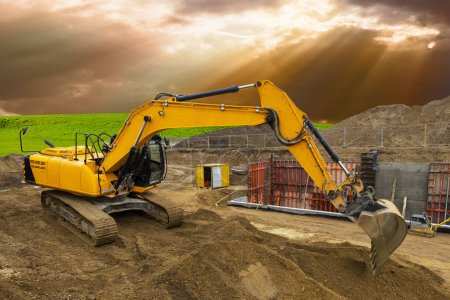 Téléchargez les photos : Excavatrice ist creuser et travailler sur le chantier de construction - en image libre de droit