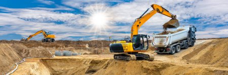 Téléchargez les photos : Excavatrice est en travaux et creuser sur le chantier de construction - en image libre de droit