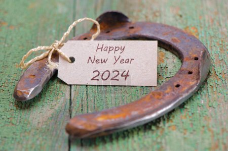 Téléchargez les photos : Cavalier comme symbole de chance et de succès dans la nouvelle année 2024 - en image libre de droit