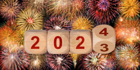 Foto de Fuegos artificiales de colores en la víspera de año nuevo 2024 - Imagen libre de derechos