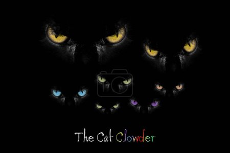 Téléchargez les photos : The Clowder Cats Design - Des yeux de chat effrayants apparaissent dans le noir. Animaux démoniaques avec une légende - en image libre de droit