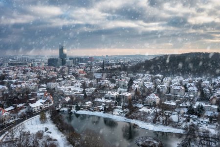 Foto de Paisaje urbano de Gdansk Oliwa durante el invierno nevado, Polonia - Imagen libre de derechos