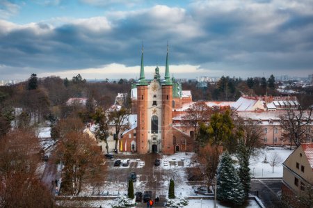 Foto de Basílica de la Santísima Trinidad en Gdansk Oliwa en invierno - Imagen libre de derechos
