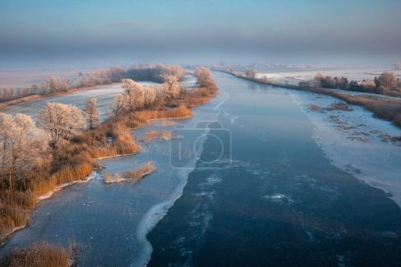 Paisaje congelado de Vístula Fens, Polonia