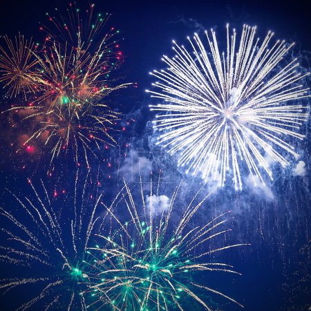 Foto de Pantalla de fuegos artificiales de Año Nuevo - Imagen libre de derechos