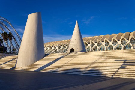 Téléchargez les photos : Valencia, Spain - January 19, 2023: Amazing architecture of the City of Arts and Sciences at sunset in Valencia. Spain - en image libre de droit