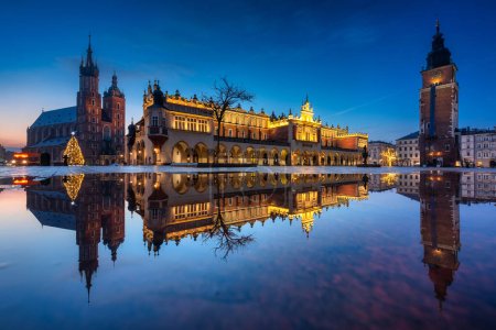 Foto de Old town of Krakow with amazing architecture at dawn, Poland. - Imagen libre de derechos