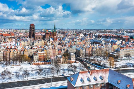 Schöne Landschaft der Hauptstadt in Danzig bei verschneitem Winter, Polen