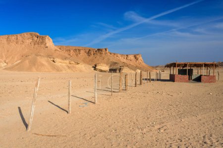 Téléchargez les photos : Paysage désertique du village bédouin dans la région de Marsa Alam, Égypte - en image libre de droit