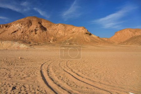 Téléchargez les photos : Paysage désertique dans la région de Marsa Alam, Égypte - en image libre de droit