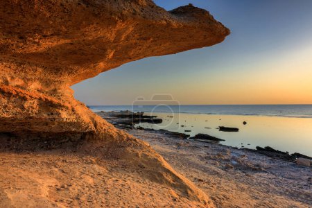 Téléchargez les photos : Belle côte de la mer Rouge à Marsa Alam au lever du soleil, Egypte - en image libre de droit