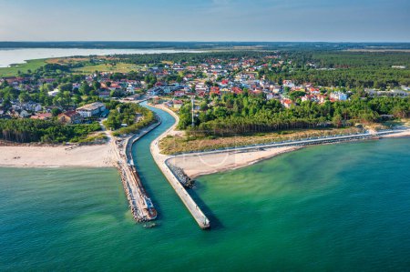 Foto de Hermoso paisaje de la playa de verano en el Mar Báltico en Rowy, Polonia. - Imagen libre de derechos