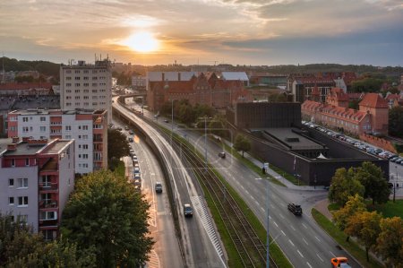 Téléchargez les photos : Belle architecture de la ville principale de Gdansk en été, Pologne - en image libre de droit