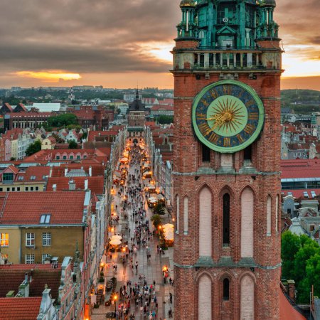 Téléchargez les photos : La ville principale de Gdansk au coucher du soleil, Pologne - en image libre de droit