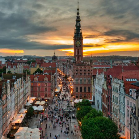 Téléchargez les photos : La ville principale de Gdansk au coucher du soleil, Pologne - en image libre de droit