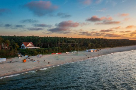 Téléchargez les photos : Plage de la mer Baltique à Sztutowo au coucher du soleil, Pologne - en image libre de droit