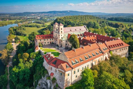 Téléchargez les photos : Abbaye bénédictine de Tyniec au bord de la Vistule, Pologne - en image libre de droit