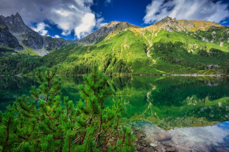 Foto de Hermoso lago Eye of the Sea en las montañas de Tatra, Polonia - Imagen libre de derechos